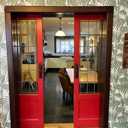 Berghexe Mit Terrasse Διαμέρισμα